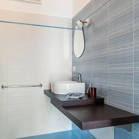 Relais Vittoriale - - By Host4u Apartment